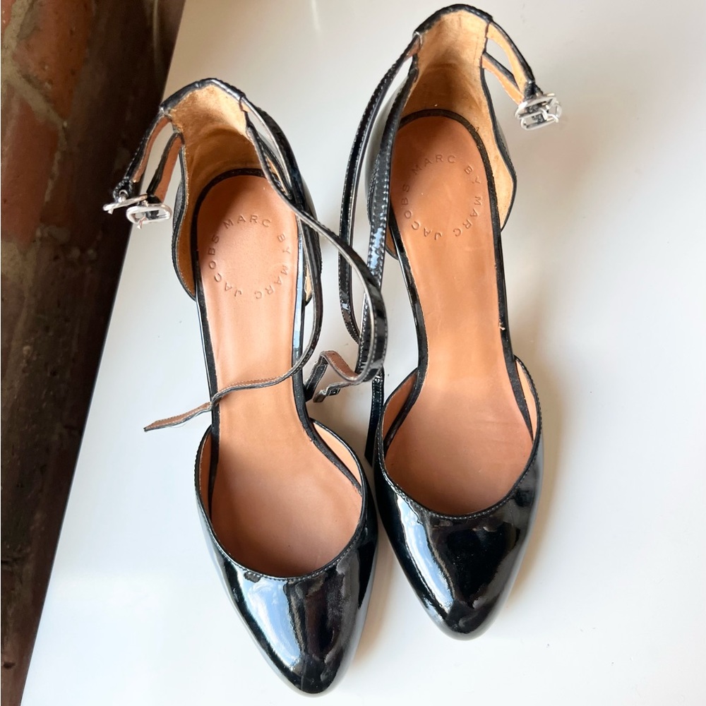 Marc Jacobs ~ Pumps ~ Patent Leather ~ Black ~ Size 6